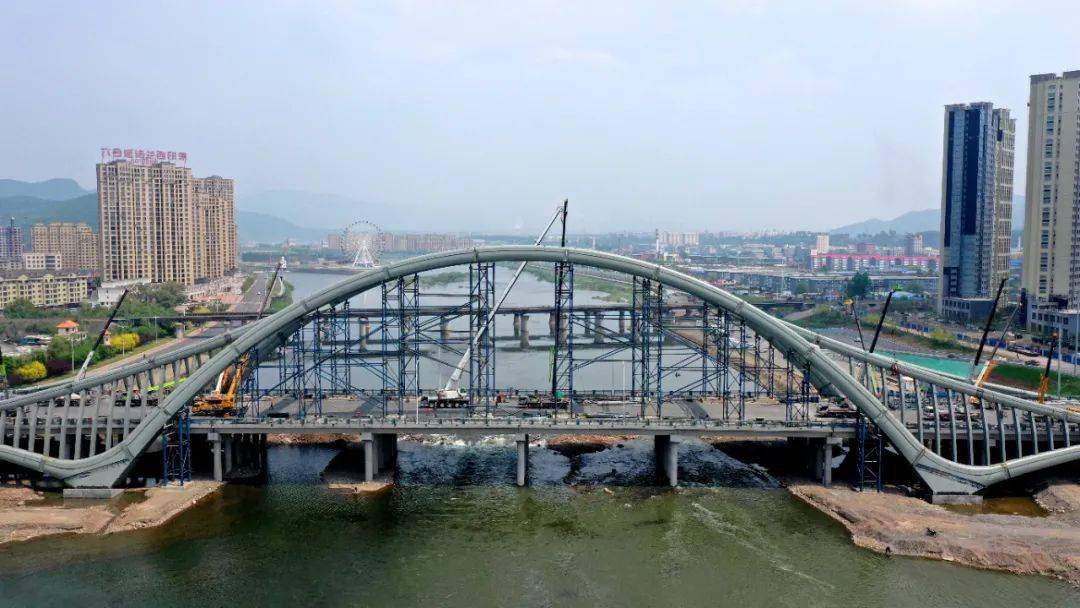 半岛官网入口网页版【我为群众办实事】江北大桥工程建设钢结构安装工作预计明日完成